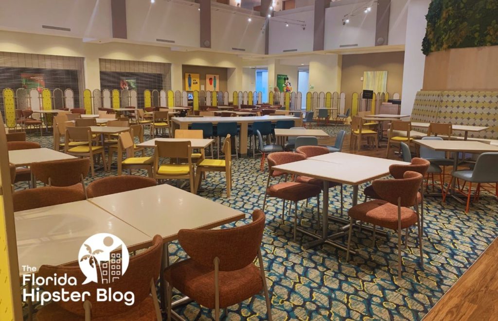 Holiday Inn Disney Springs Dining Area. One of the best hotels near Disney World. Keep reading to find out all you need to know about this Orlando hotel near Disney World, Holiday Inn Disney Springs. 