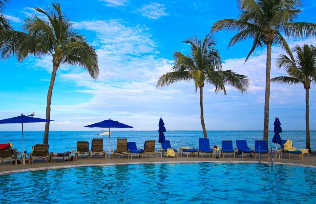 Fort Myers Beach Resort Infinity pool off Gulf of Mexico in Florida Canva