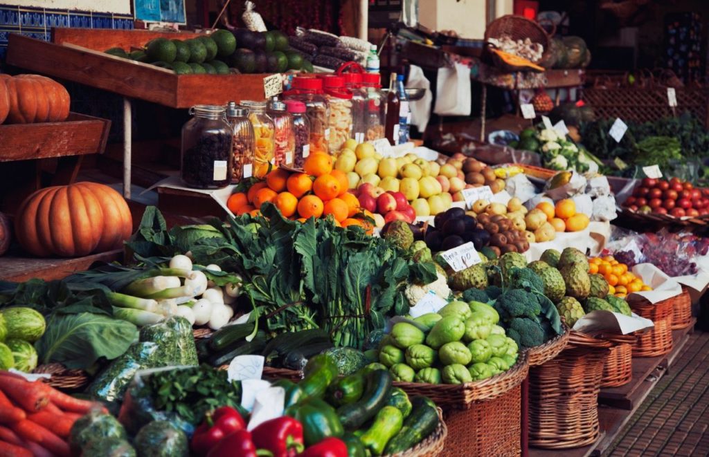 Lincoln's Farmers Market Miami Beach Florida. Keep reading to get the best souvenirs from Florida.