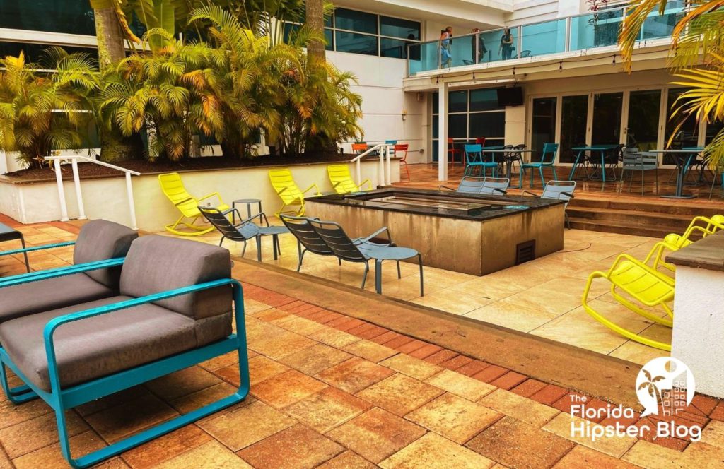 Things to do in Tampa Bay, Florida Hotel Alba. Outdoor seating area with lush greenery. Keep reading to find out all you need to know about Hotel Alba Tampa. 