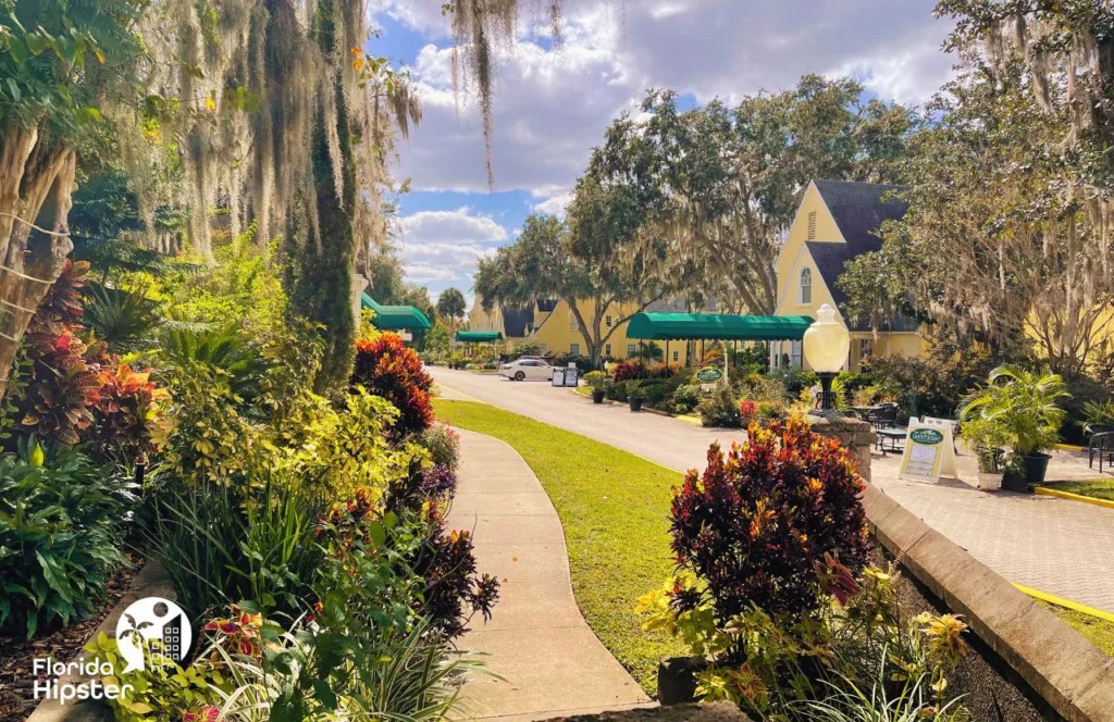 Downtown Mount Dora, Florida Lakeside Inn Hotel. Keep reading for all you need to know about the best things to do in Florida in the summer. 
