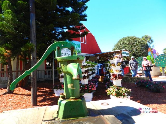 Florida-State-Fair-Hydroponics-Gardening-with-Red-Barn-House-for-the-Ag-Venture-Education