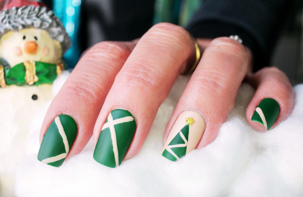 Florida Christmas Nails that are green